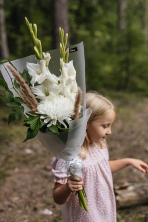 SCHOOL WHITE BOUQUET 1