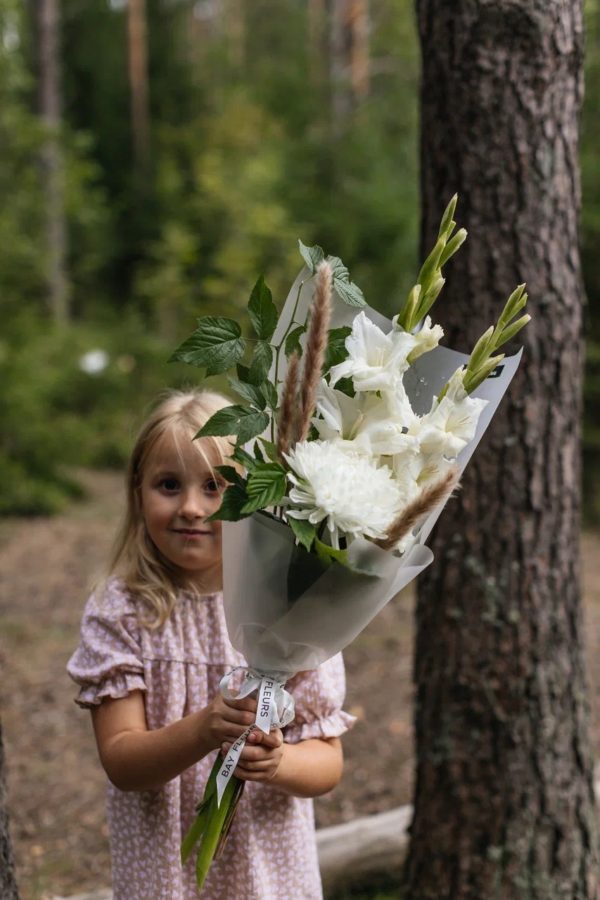 SCHOOL WHITE BOUQUET 1